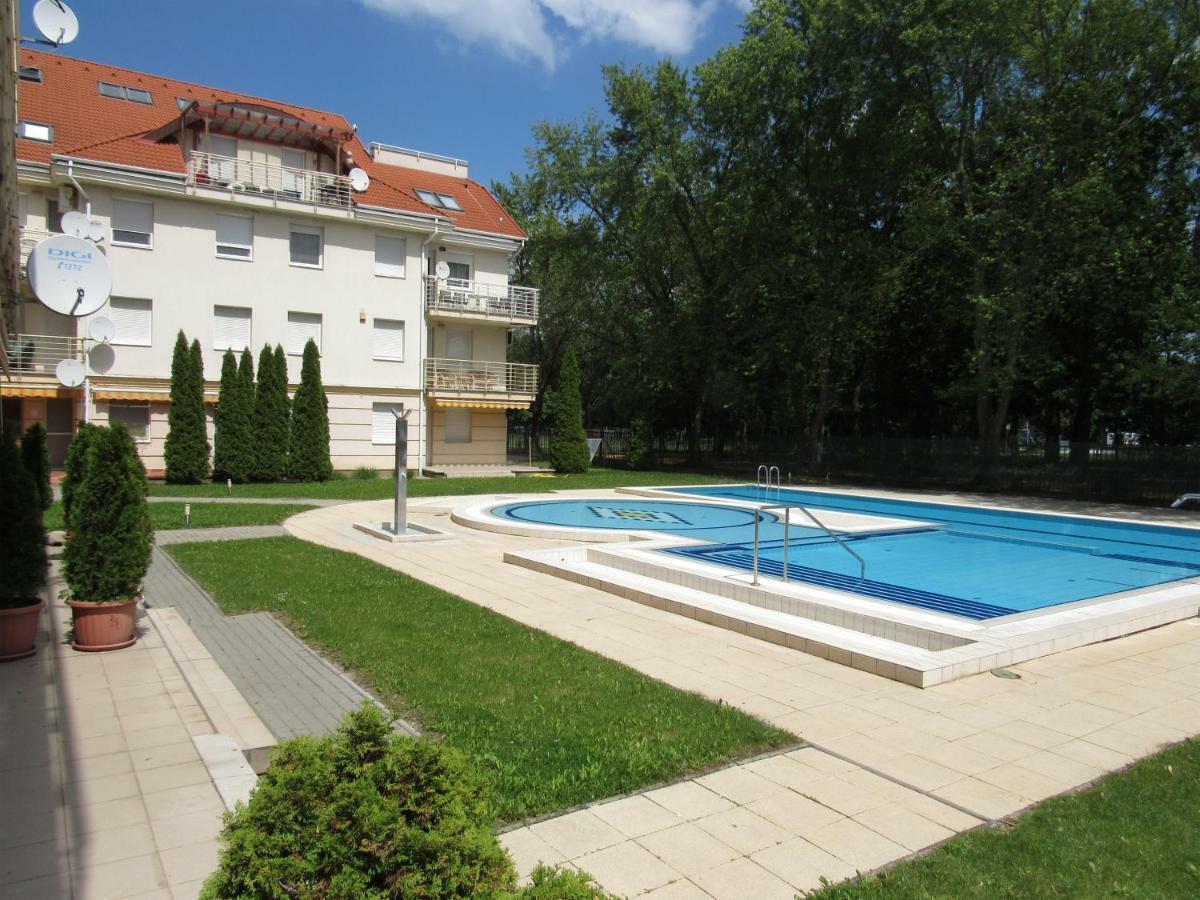 Carpe Diem Apartment Hajdúszoboszló Exterior foto
